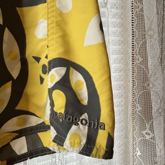 Patagonia Men’s Swimsuit Board Shorts Yellow and Grey Geometric Pattern Size 35 - Picture 4 of 5